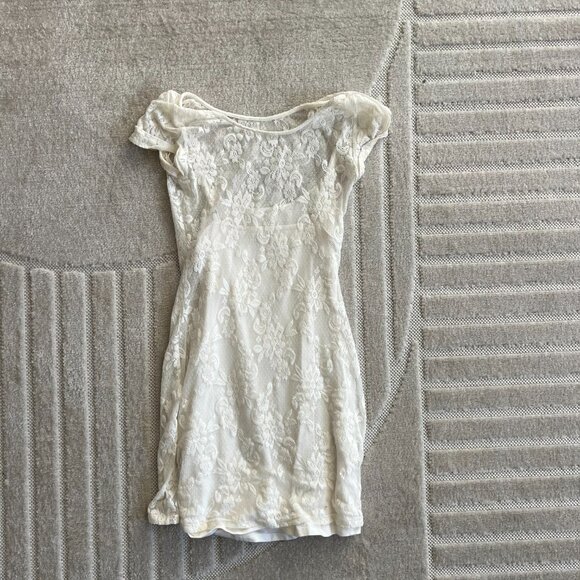 Hollister White Lace Lined Mini Dress, in size M 🤍 - Picture 4 of 4